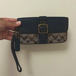 Coach Navy and Tan Wristlet with studs Y2K Vintage
